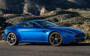 Aston Martin V8 Vantage GTS 2016 года